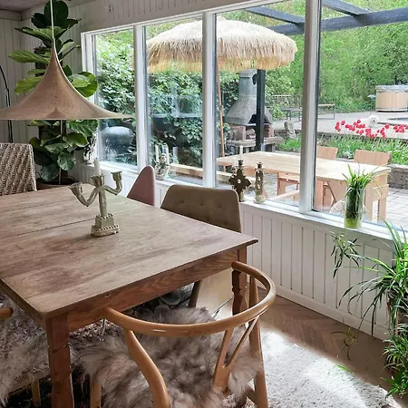 Med Pool Og Ro I Ferienhaus