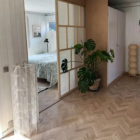 Med Pool Og Ro I Vejby